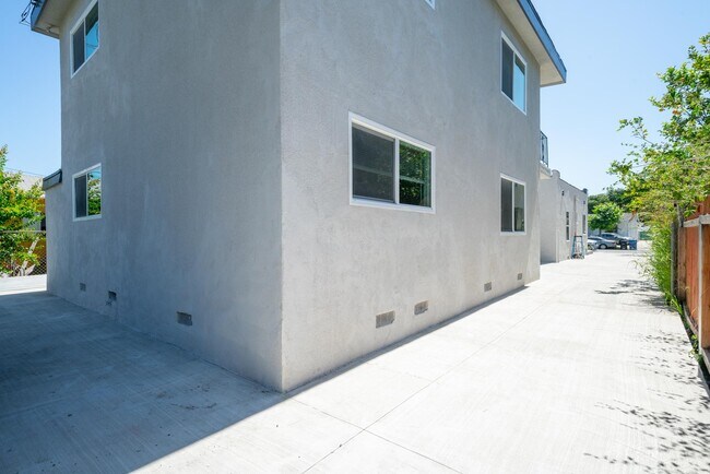 Foto del edificio - 2325 S Sycamore Ave