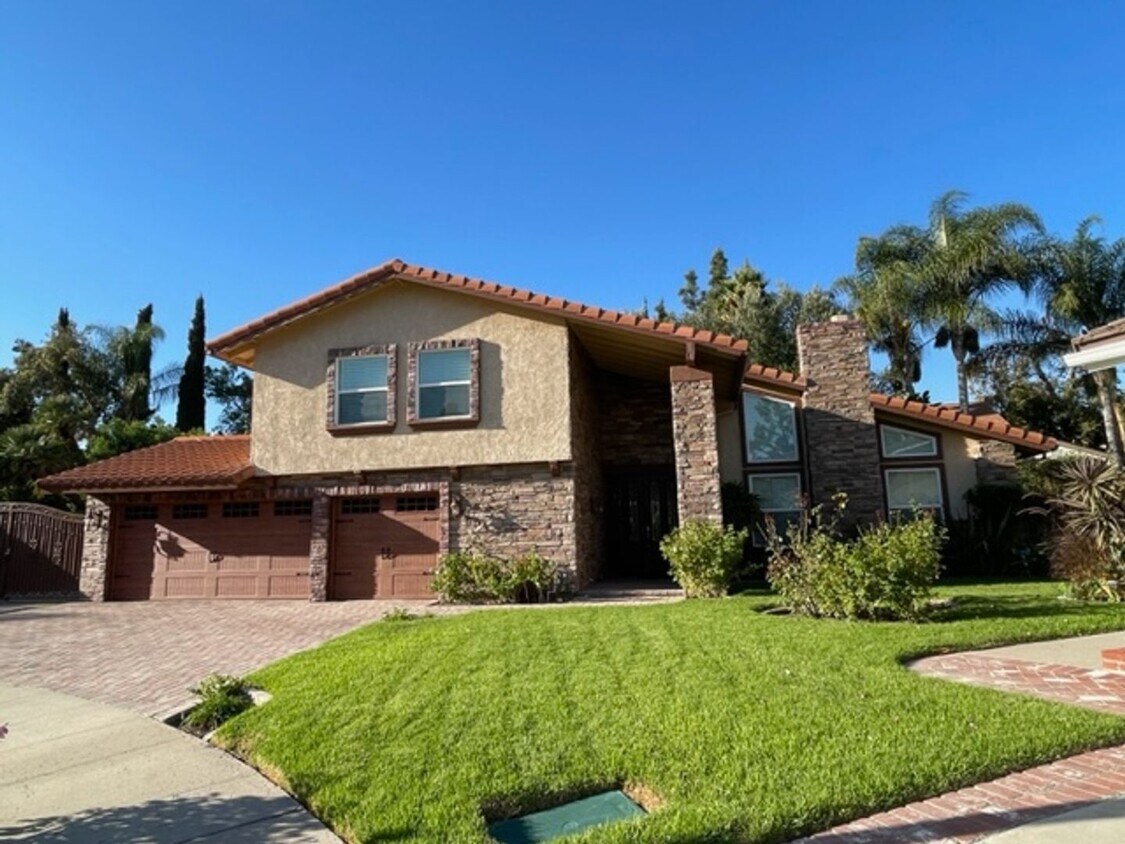 PREMIER ORANGE NEIGHBORHOOD POOL HOME LOCA... House Rental in Orange