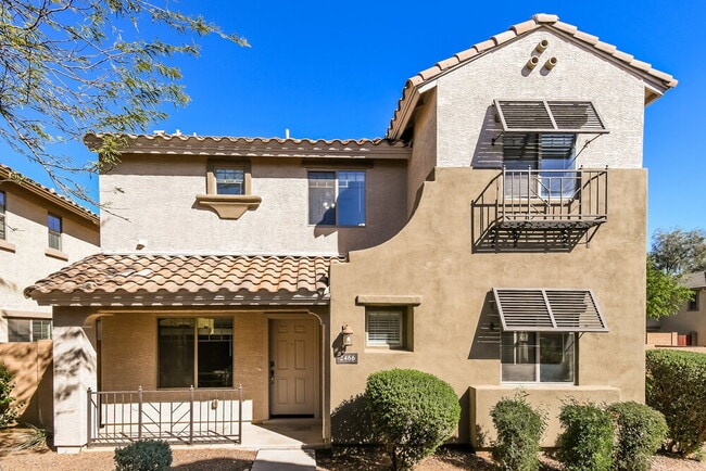 Building Photo - 2466 E Vermont Dr