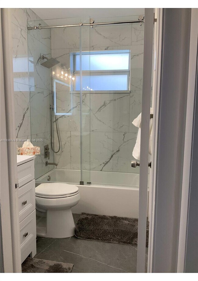 Foto del edificio - 2220 NE 36th St