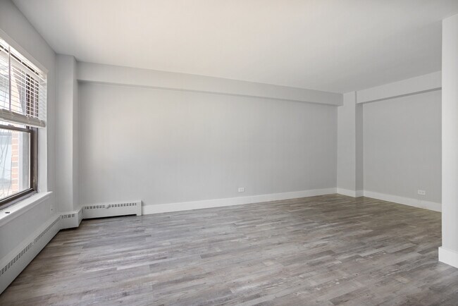 Building Photo - 5858 N Sheridan Rd