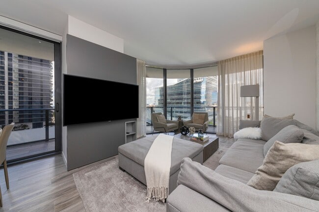 Building Photo - 801 S Miami Ave