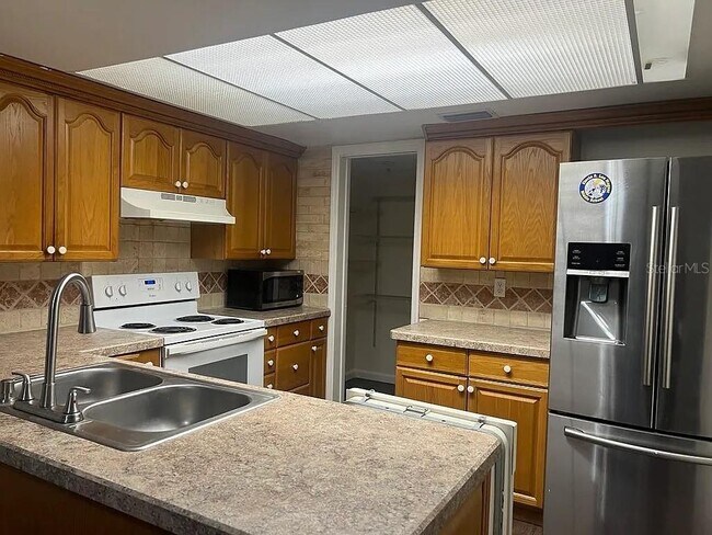Foto del edificio - 1084 Longfellow Cir