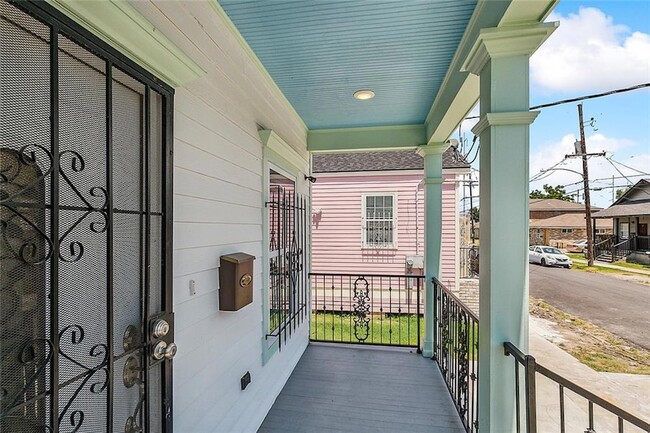 Building Photo - 2304 New Orleans St