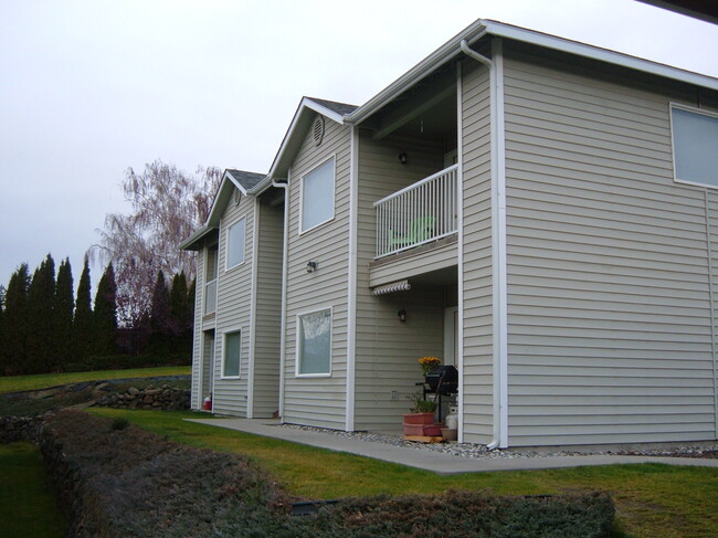 Building Photo - 597 Eastmont Ave