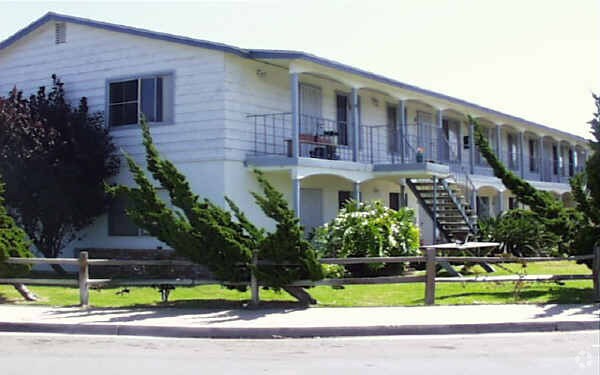 Building Photo - 707 Boulevard St