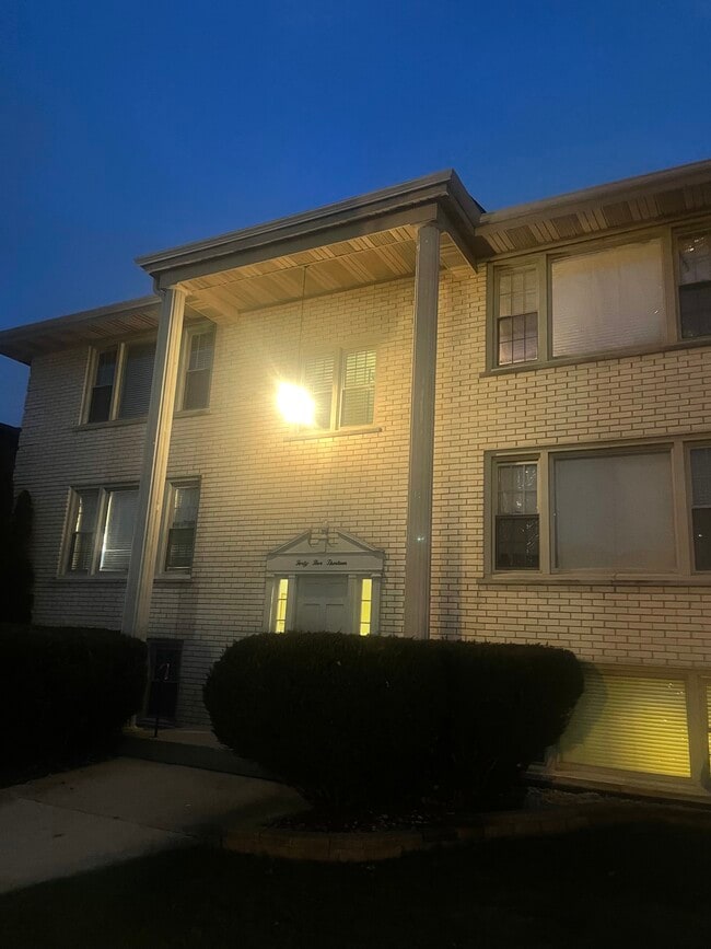Building Photo - 4513 Grove Ave
