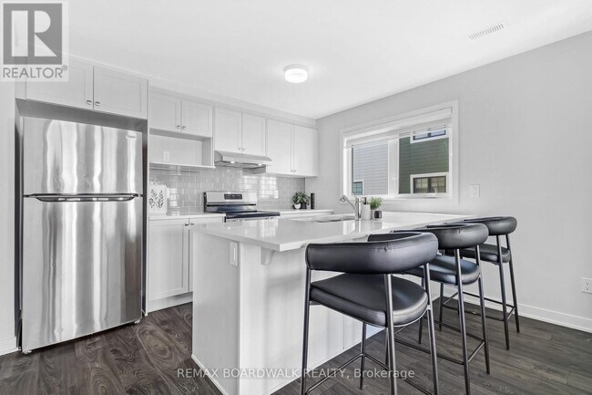 Building Photo - 210 Verulam St