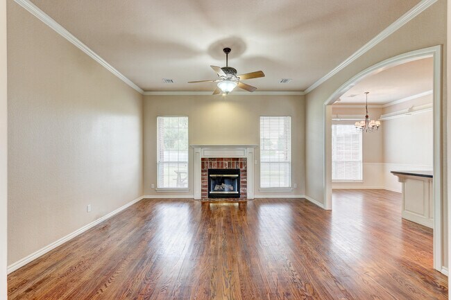 Building Photo - 10720 S Linn Ave