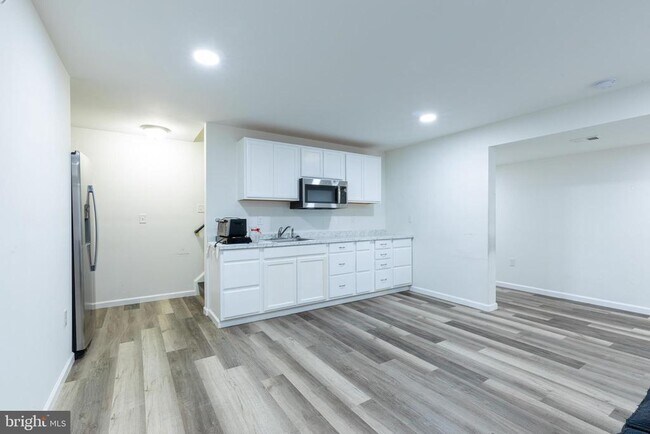 Foto del edificio - 1034 Bakersfield Ln