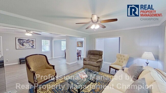 Foto del edificio - Spacious and Beautifully Updated 3 BD/2 BA...