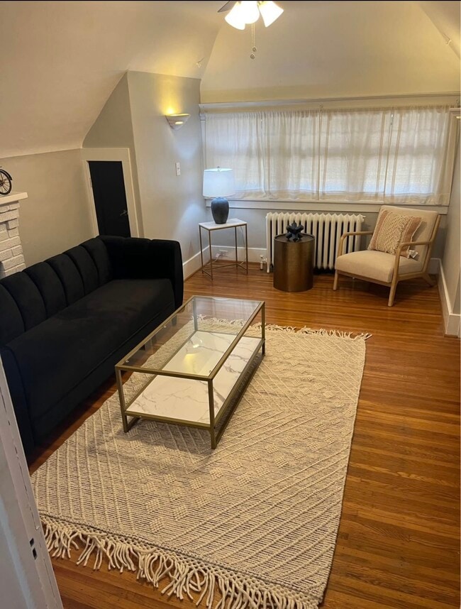 Building Photo - 449 Richmond Ave