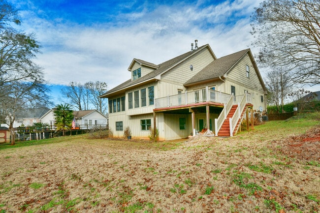 Building Photo - 400 Sunward Path