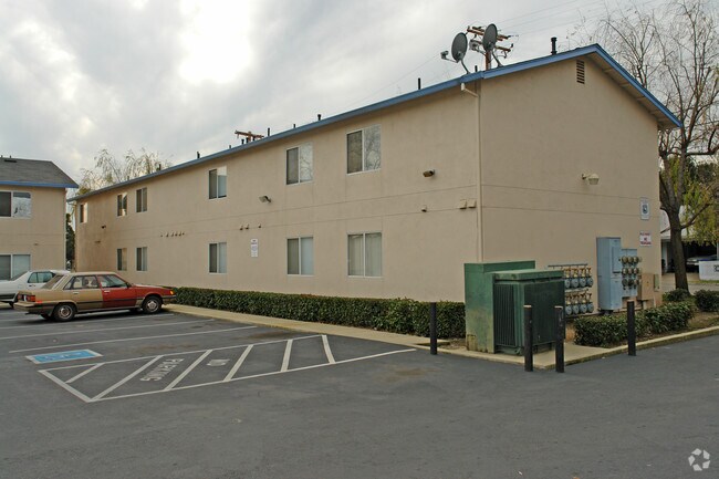 Foto del edificio - 2753-A-2753-J Lanning Ave