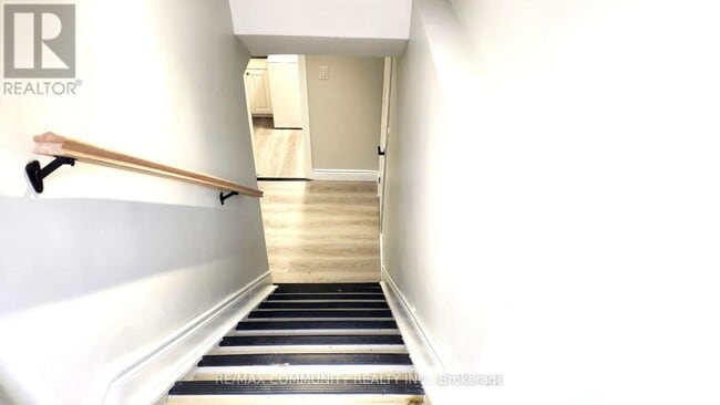 Building Photo - 435 Stonegate Ave