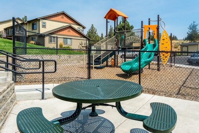 Foto del edificio - 410 NE Oak St