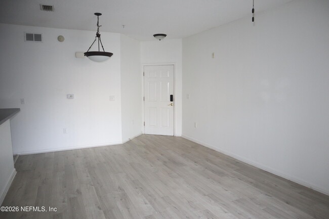 Foto del edificio - 8226 Green Parrot Rd