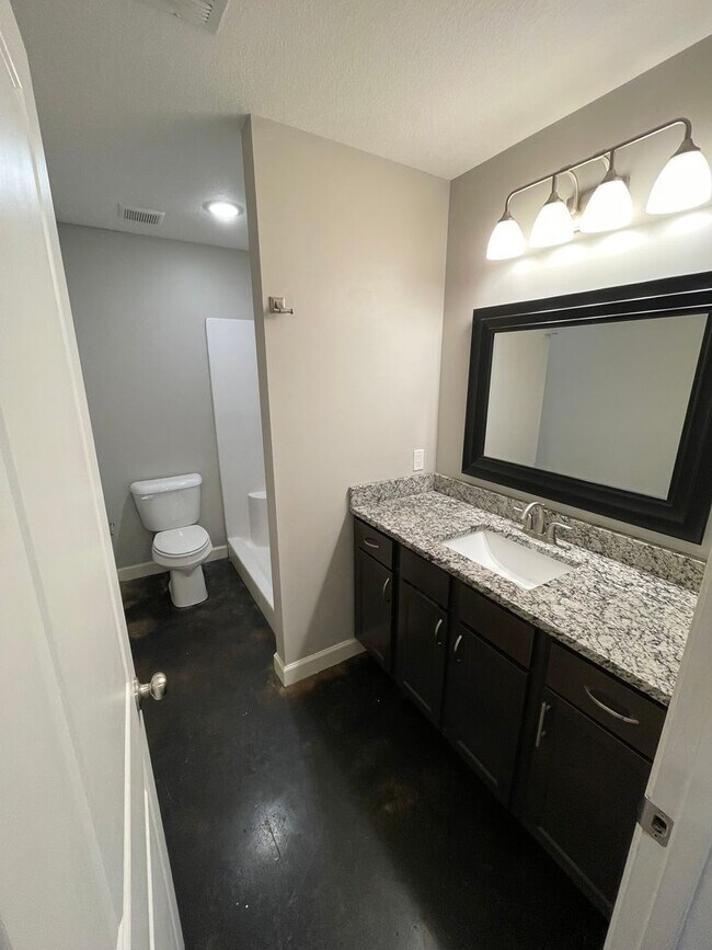 Building Photo - 337 Wolf Den Dr