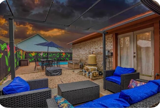 Building Photo - 1124 E Thirteenth St