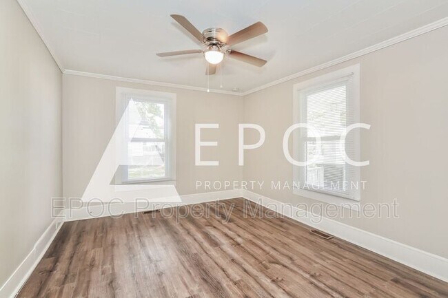 Foto del edificio - 319 Hall Ave