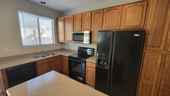 Building Photo - 17510 W Lisbon Ln