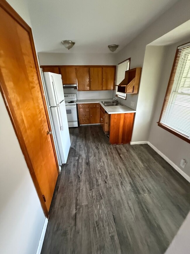 Building Photo - 2 Bed 1 Bath