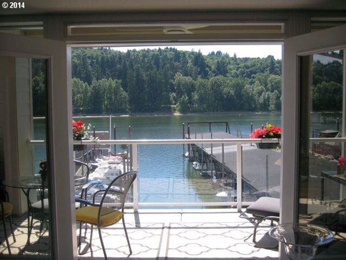 Primary Photo - GORGEOUS CONDO IN SELLWOOD - WAVERLY LANDI...