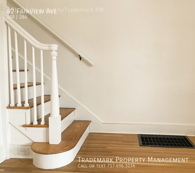 Building Photo - Nicely Remodeled Town Home