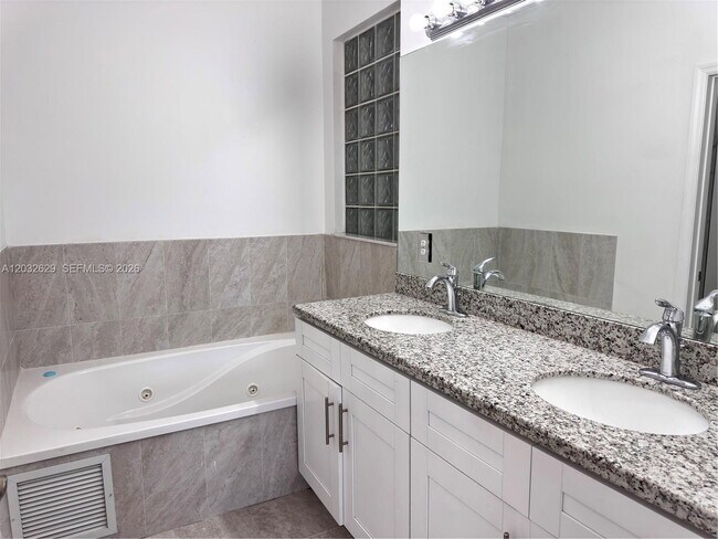 Building Photo - 7905 SW 120th Ave