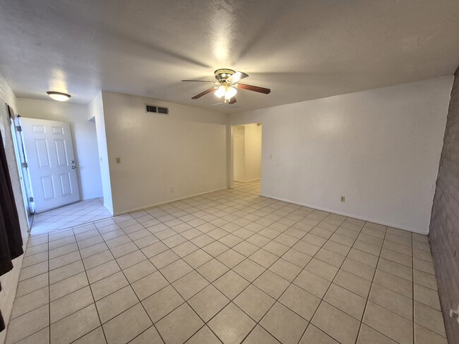 Building Photo - 6566 E Hawk Dr