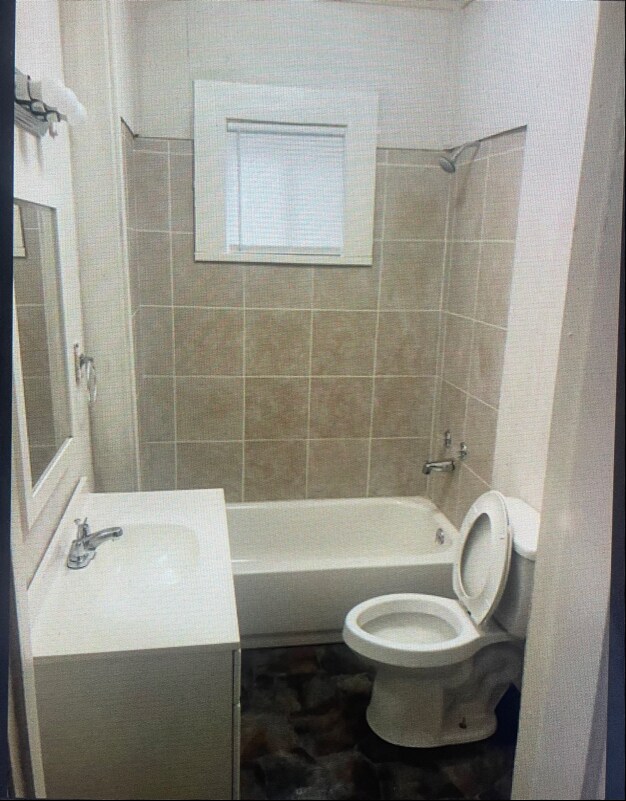 Building Photo - 165 Cooper Rd