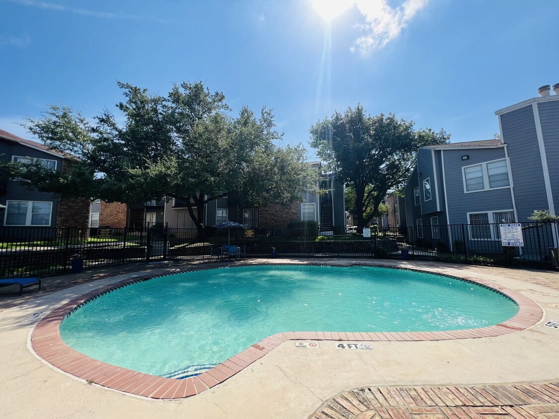 Pool - Summerwood Apartments