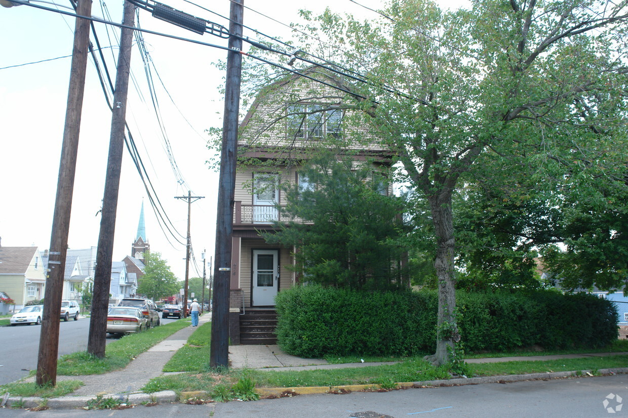 Building Photo - 474 Cornell St