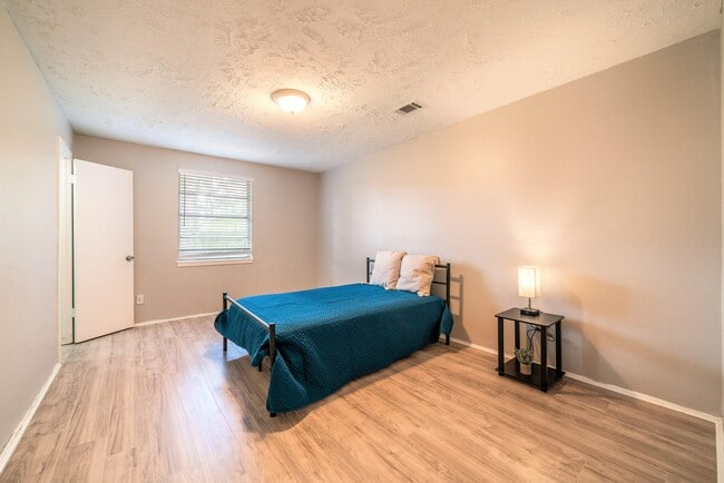 Building Photo - 4311 Tiffany Dr