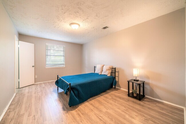 Foto del edificio - 4311 Tiffany Dr