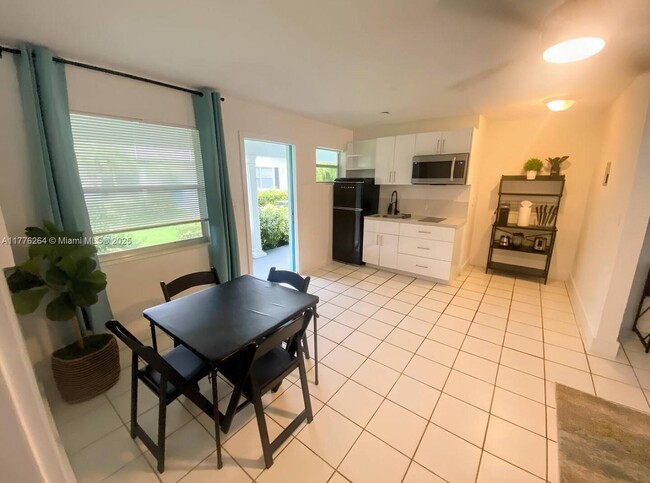 Building Photo - 3208 Canal Dr