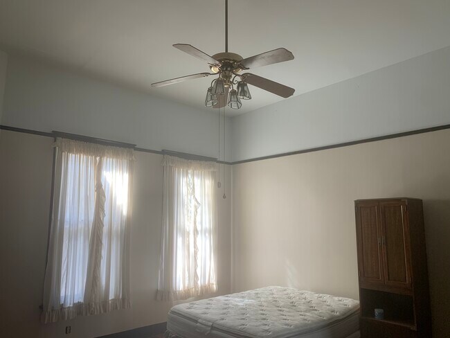 Foto del edificio - 735 Roseneath Ave