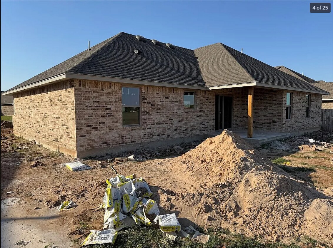 Building Photo - Brand New Home In Newcastle!