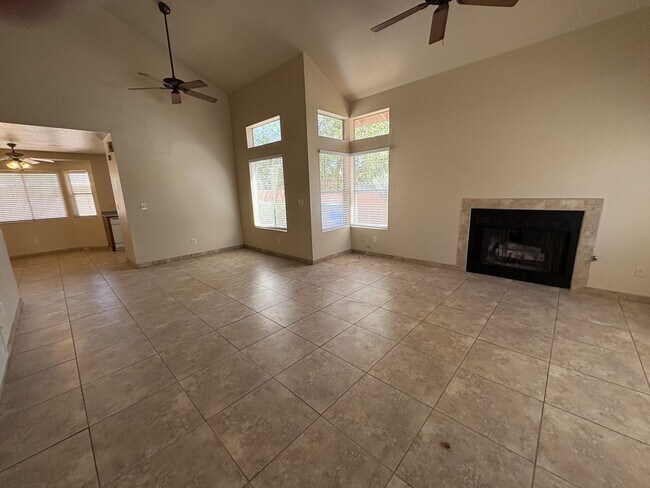 Foto del edificio - Eastside 4-bedroom 2.5-bathroom home with community pool