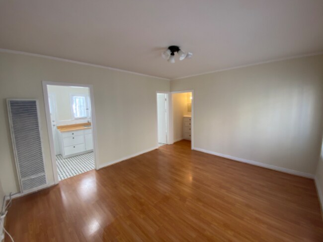 Foto del edificio - 628 N Plymouth Blvd
