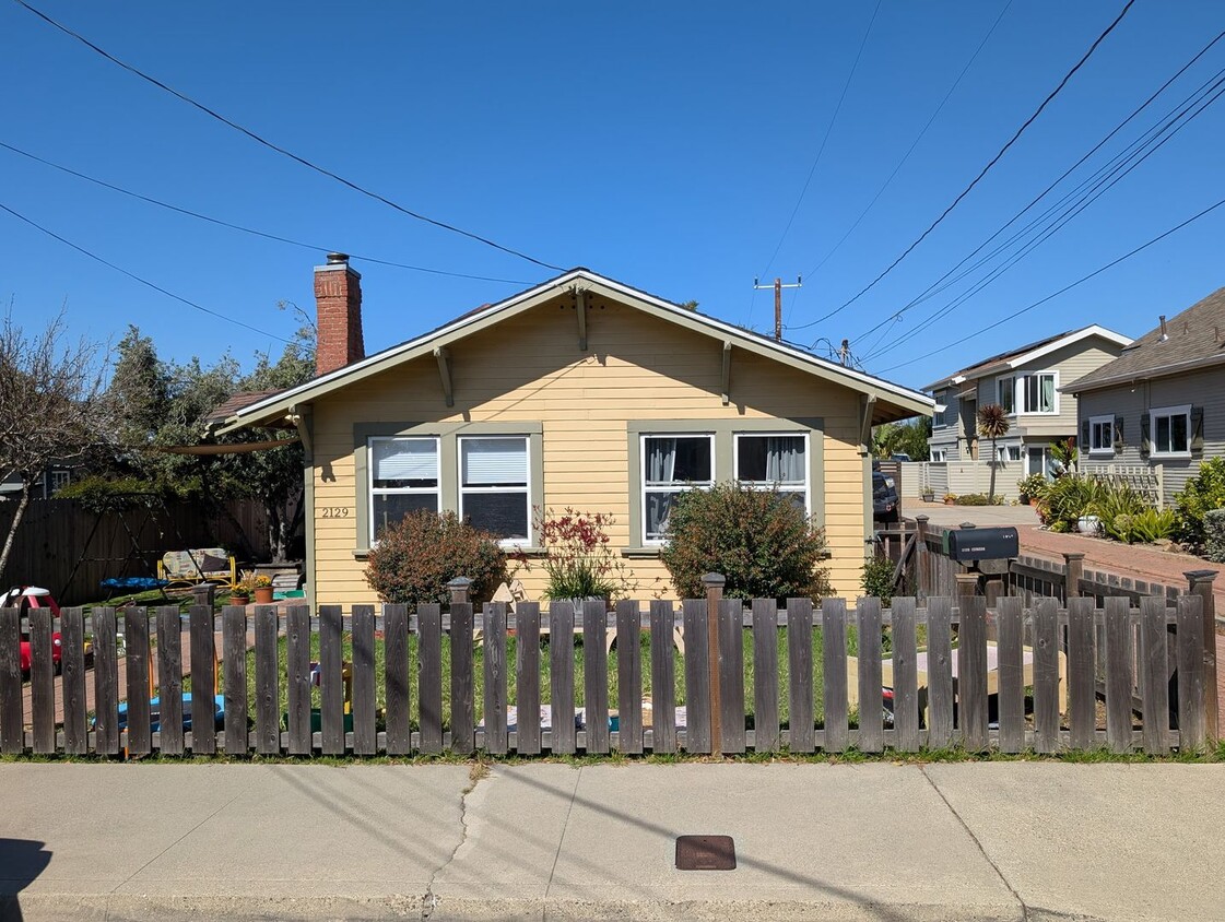Building Photo - 2129-2129 Cypress St