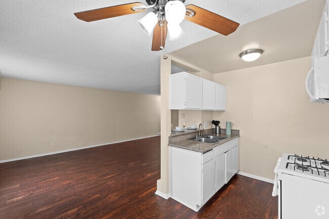 Estudio - Balboa Ranch Apartments