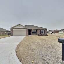 Building Photo - 1906 Oak Tree Ct