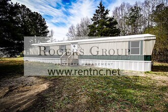 Building Photo - 65 Mark St