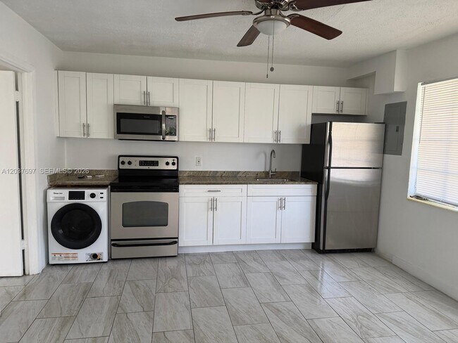 Building Photo - 1324 N 58th Ave