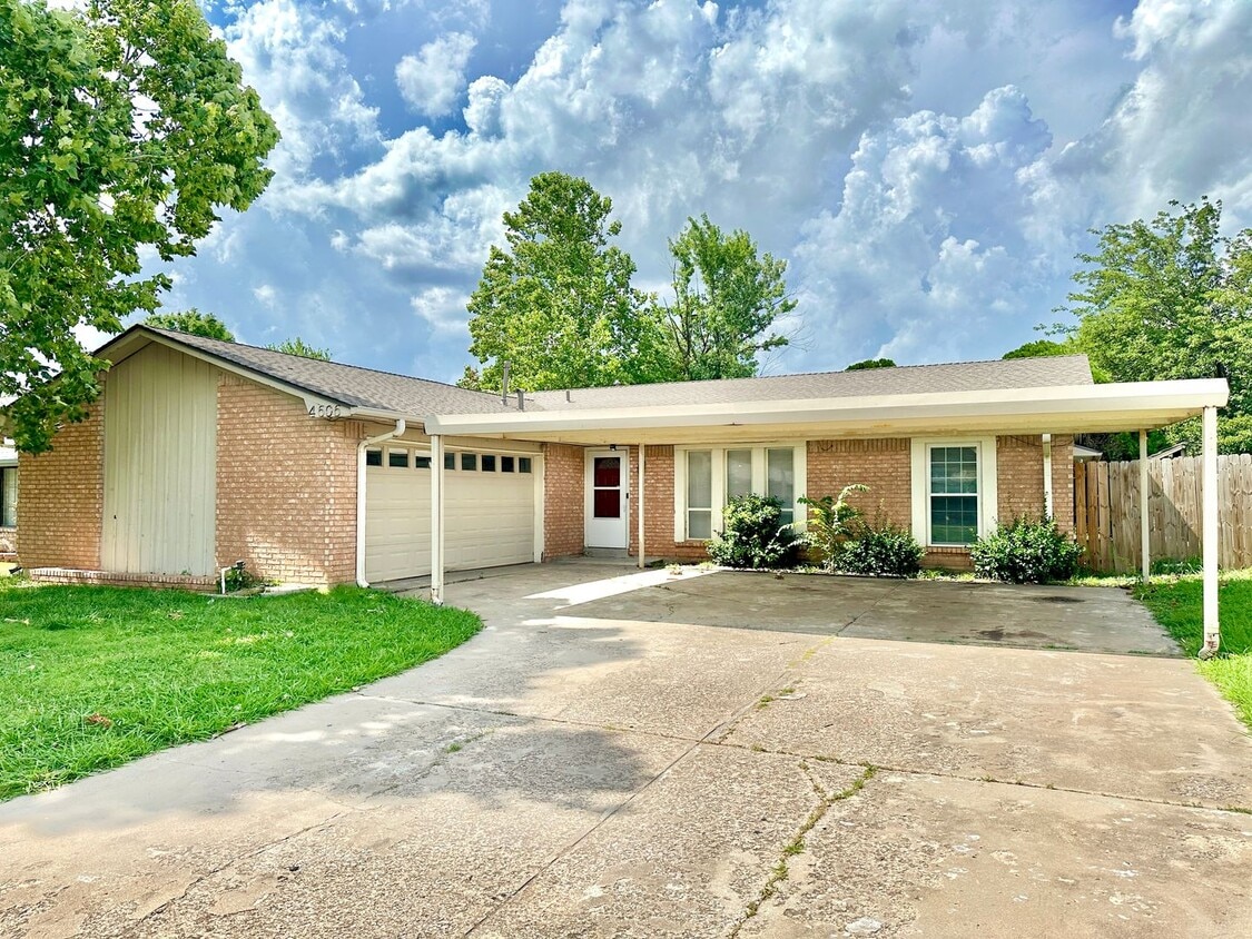 Foto principal - 4606 NE Euclid Ave