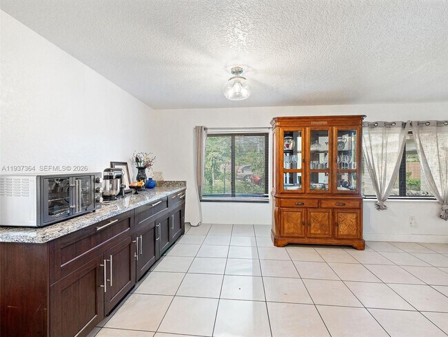 Building Photo - 700 SW 12th Ave