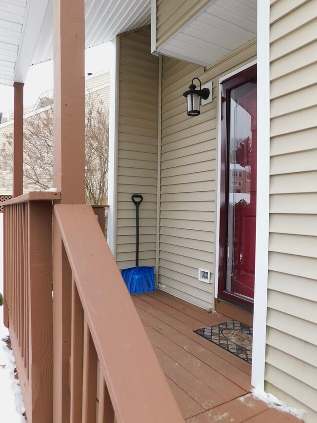 Building Photo - 3 Floor Condo Located In Country Setting -...