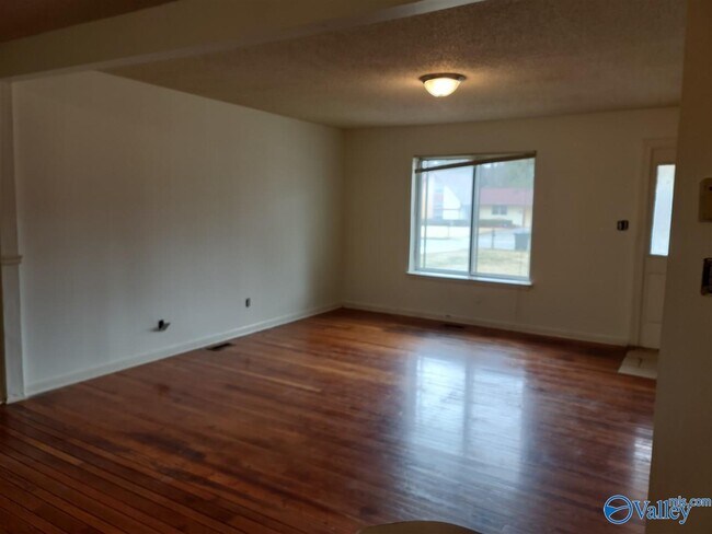 Foto del edificio - 6003 Ellington Rd NW
