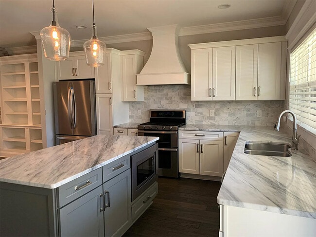 Kitchen - Marble Island - 1045 Presidents Ln